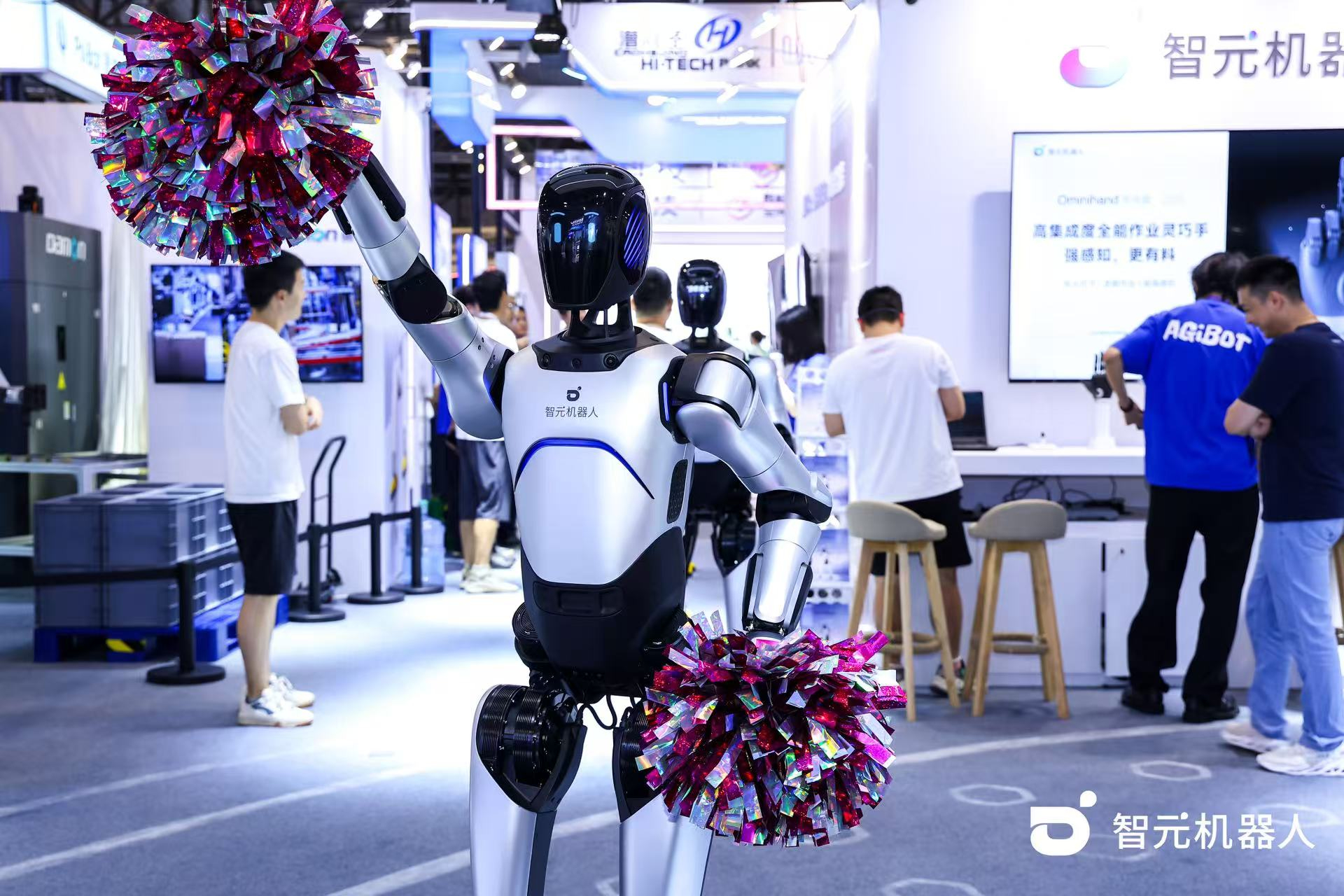  一竞技机器人 WAIC 首日展台火爆，机器...